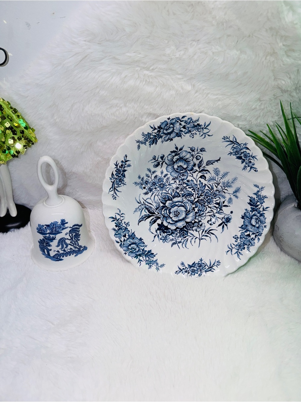 Beacon Hill Vintage Blue & White Floral Ceramic Serving Bowl Plus Dinner Bell 🛎️